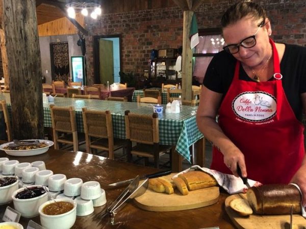 Ingresso Café Colonial Della Nonna - Cupom CHAPEUDEVIAGEM até 15% de Desconto 4 Ingresso Café Colonial Della Nonna Cupom CHAPEUDEVIAGEM - Alimentos e fartura