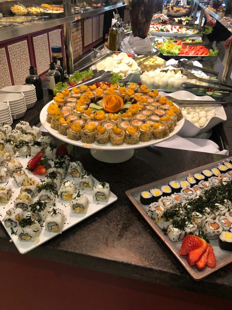Buffet de Sushi no Restaurante Pouso Novo