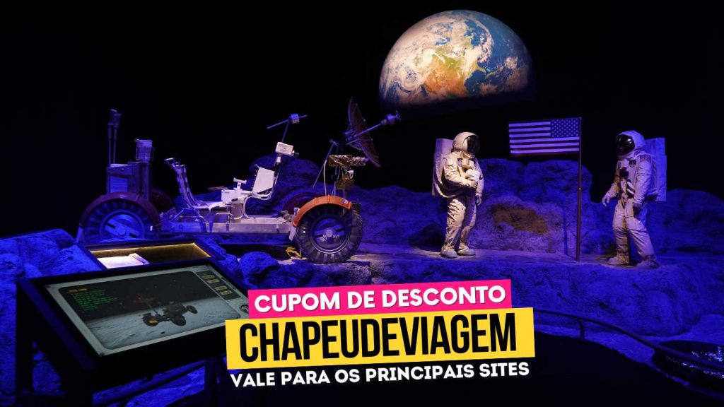 Parque da NASA - Cupom Space Adventure CHAPEUDEVIAGEM: Até 15% OFF 7 Cupom Space Adventure CHAPEUDEVIAGEM - Cenário da lua e astronautas