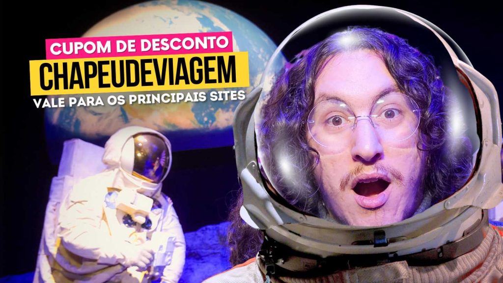 Parque da NASA - Cupom Space Adventure CHAPEUDEVIAGEM: Até 15% OFF 5 Cupom Space Adventure CHAPEUDEVIAGEM - PH com capacete de astronauta