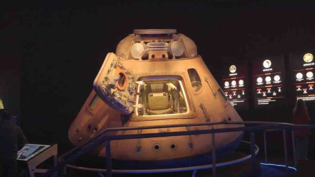 capsula espacial que foi para a lua space adventure chapeu de viagem canela e gramado