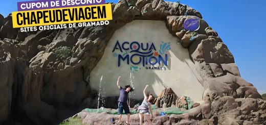 Acquamotion Gramado Cupom CHAPEUDEVIAGEM - Vale a Pena? Até 15% OFF 18 Acquamotion Gramado Cupom CHAPEUDEVIAGEM - Pessoas na frente da placa da fonte do Acqua motion