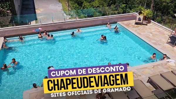 Ingresso Acquamotion Cupom CHAPEUDEVIAGEM - Pessoas na piscina externa do andar de baixo