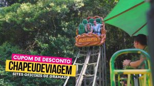 Cupom Parque Florybal Ingresso CHAPEUDEVIAGEM - Pessoas na mini montanha russa do velociraptor