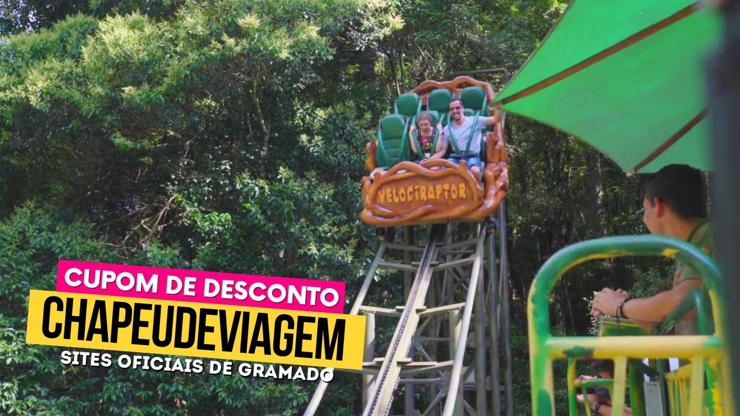 Cupom Parque Florybal CHAPEUDEVIAGEM com até 15% de deconto! Tudo sobre... 12 Cupom Parque Florybal CHAPEUDEVIAGEM - Pessoas na mini montanha russa do velociraptor