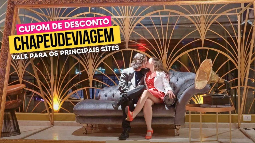 Gatzz Gramado Cupom de Desconto - Jantar com Show até 15% off 14 Gatzz Gramado Cupom CHAPEUDEVIAGEM - Andy e PH beijo com decoração dourada