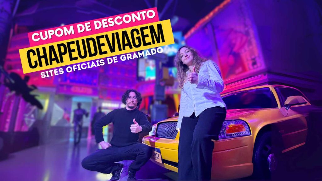 Heróis da Pizza Cupom de Desconto CHAPEUDEVIAGEM 5% - Guia Completo 11 Heróis da Pizza Cupom CHAPEUDEVIAGEM - Andy e PH na frente do taxi da cidade dos herois