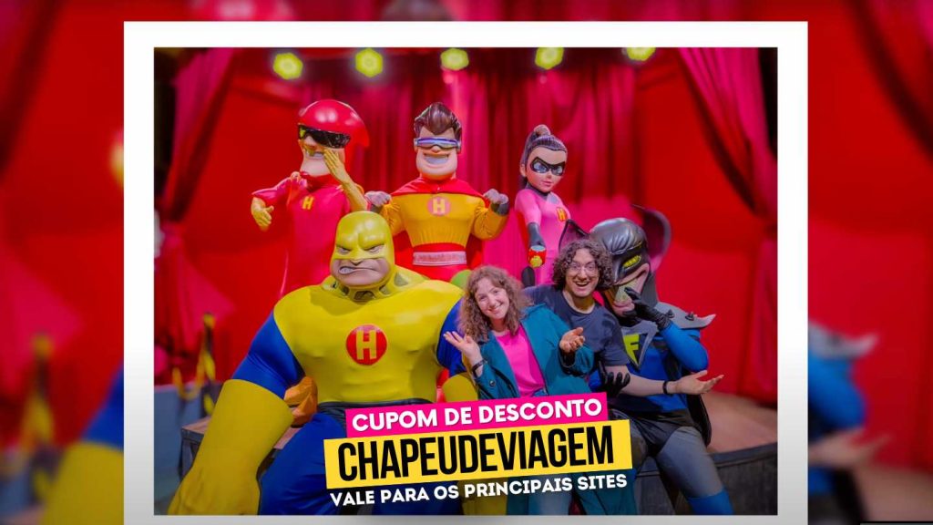 Heróis da Pizza Cupom de Desconto CHAPEUDEVIAGEM 5% - Guia Completo 15 Heróis da Pizza Cupom CHAPEUDEVIAGEM - Andy e PH junto com os personagens da pizzaria