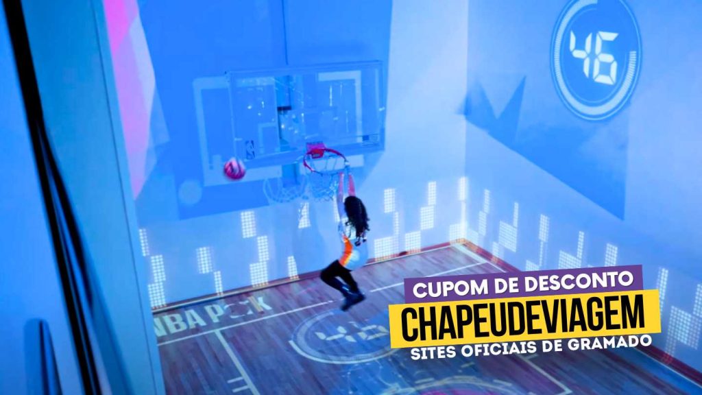 NBA Park Cupom CHAPEUDEVIAGEM - menina fazendo cesta com bola de basquete