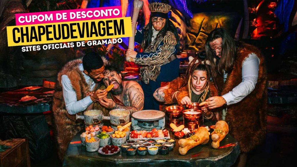 Cupom Era do Fogo Gramado - Vale a pena? Fondue 5% OFF 4 Cupom Era do Fogo CHAPEUDEVIAGEM - Personagens vestidos de homens das cavernas