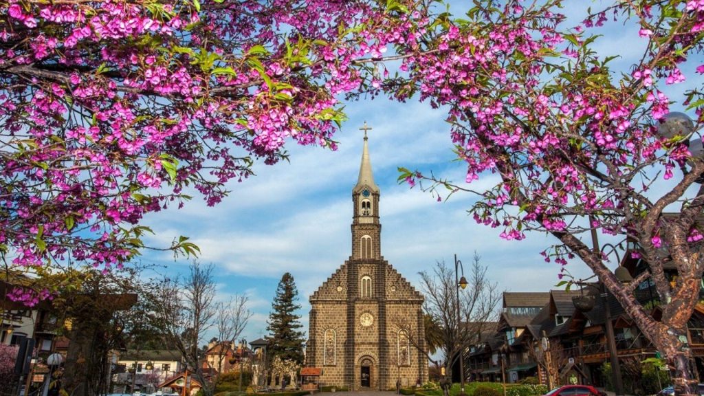 Gramado Atrações Gratuitas, foto Igreja São Pedro no Centro.