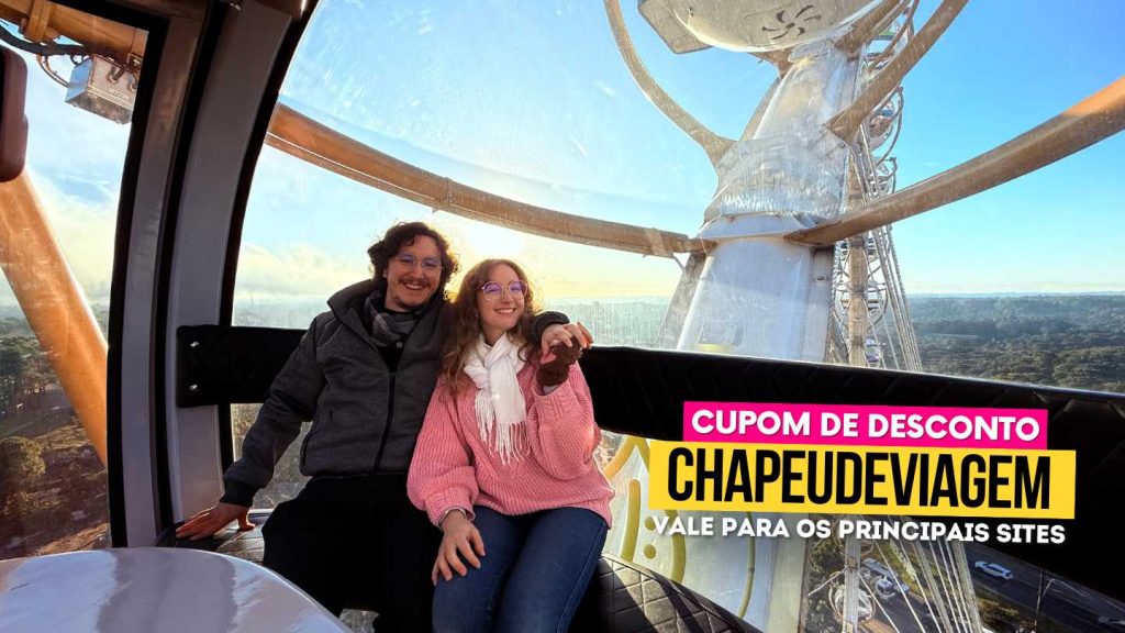 Roda Gigante Canela Cupom - Guia com Desconto de 5% 7 Roda Gigante Canela Cupom CHAPEUDEVIAGEM - Ph e Andy de mãos dadas na cabine da roda gigante