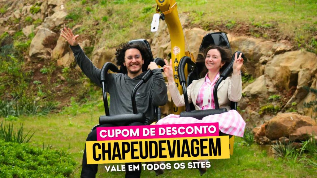 Bondinhos Aéreos Cupom CHAPEUDEVIAGEM - PH e Andy nas cadeiras suspensas