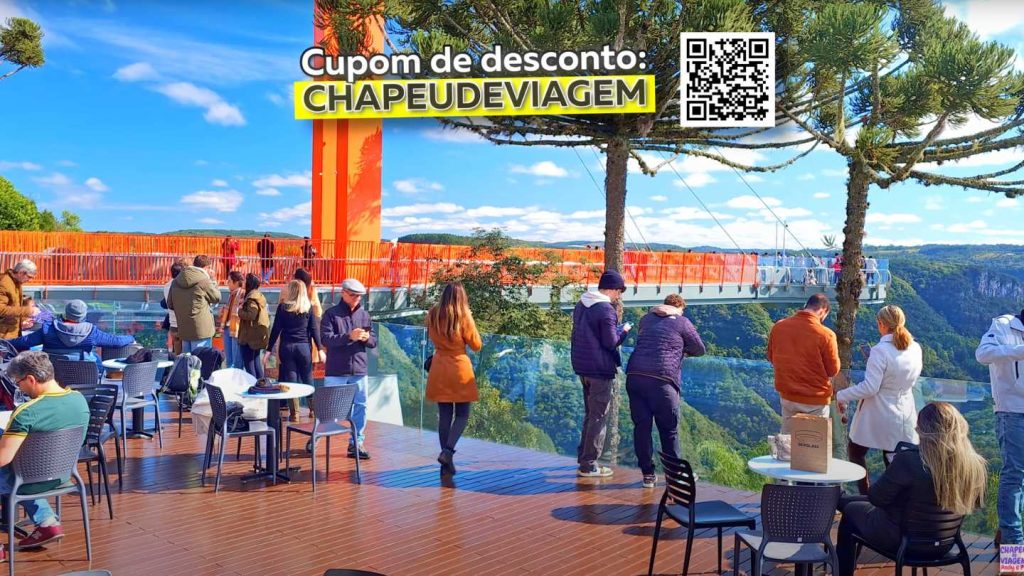 Cupom SkyGlass CHAPEUDEVIAGEM - Mesas externas com vista para a  Plataforma de vidro