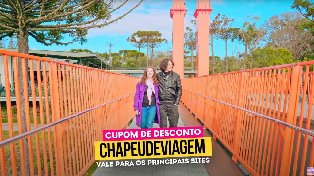 Cupom SkyGlass CHAPEUDEVIAGEM - PH e Andy andando juntos em direção a Plataforma de vidro