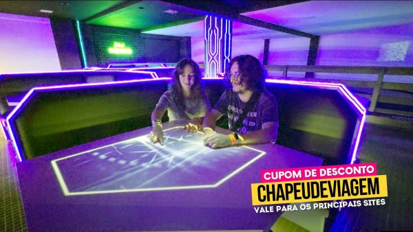 Ingresso Exceed Park Cupom CHAPEUDEVIAGEM - Andy e ph em mesa tematica do restaurante do parque