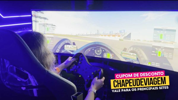 Cupom Exceed Park CHAPEUDEVIAGEM - Andy no simulador de corrida