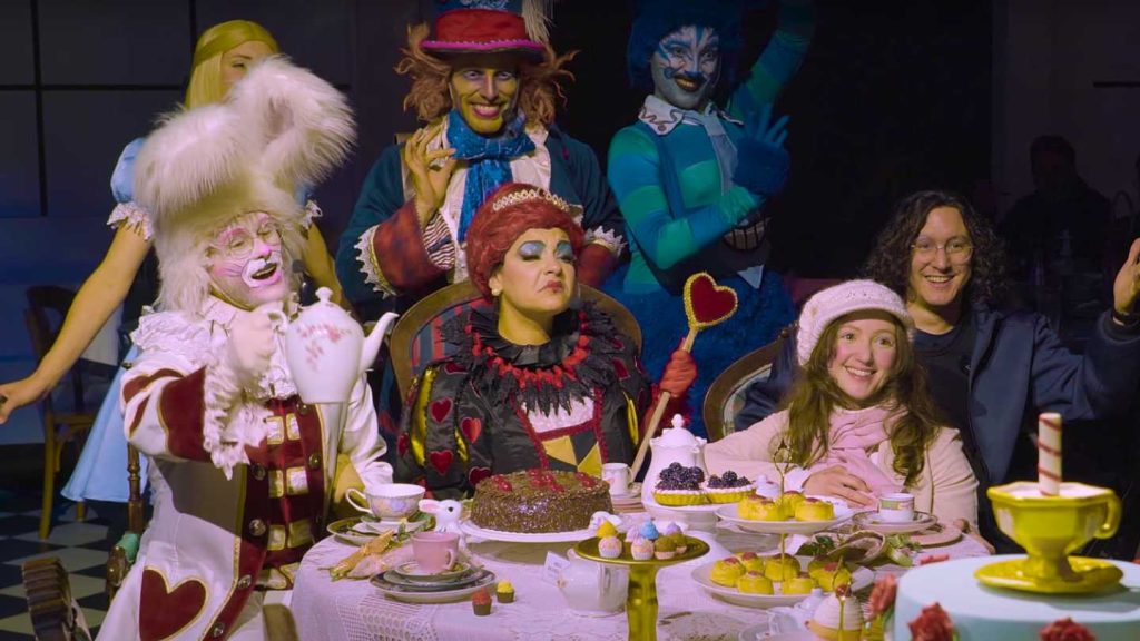 Roteiro Gramado com Crianças - alice e o chapeleiro