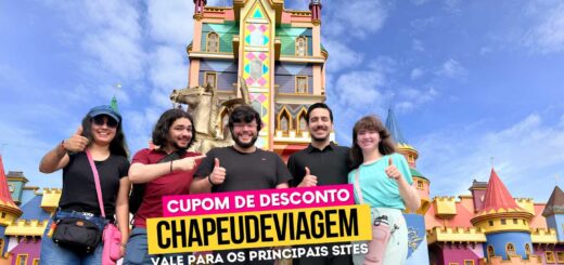 Melhores Atracoes Beto Carrero Cupom CHAPEUDEVIAGEM pessoas da equipe na frente do Beto Carrero - Heróis da Pizza Cupom