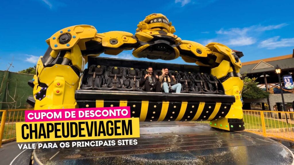 Alles Park Pomerode Cupom CHAPEUDEVIAGEM - pessoas no brinquedo amarelo