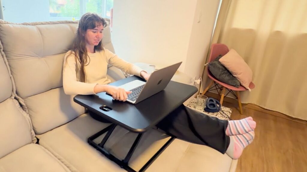 mesa eletrica slikdesk cupom chapeu de viagem mesa com regulagem de altura escritorio mesa slikdesk high converter slim aura mesa que sobe e desce aumenta de tamanho desconto na mesa eletrica - Slikdesk Cupom