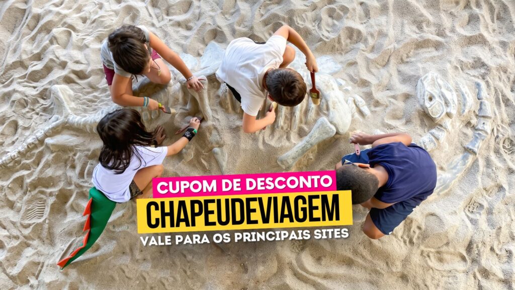 Vila Encantada Pomerode Cupom CHAPEUDEVIAGEM - crianças brincando de achar fóssil