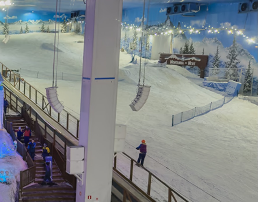 Montanha de Neve do Snowland Gramado, com a pista de tubing.