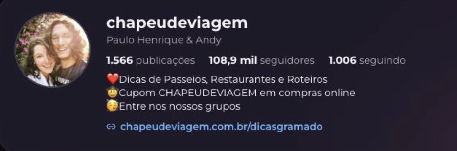 Bio do Instagram @chapeudeviagem: Paulo Henrique e Andy, 1.566 publicações, 108,9 mil seguidores, dicas de passeios, restaurantes e roteiros