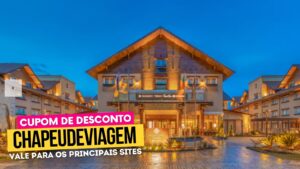 Wyndham Gramado Termas Cupom CHAPEUDEVIAGEM - fachada do hotel ao anoitecer